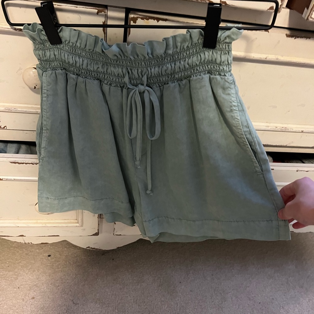 NWOT Bella Dahl shorts size small